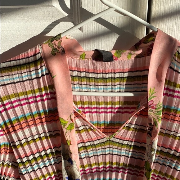 Superb MarcCain spring or all year round blouse - Picture 3 of 11